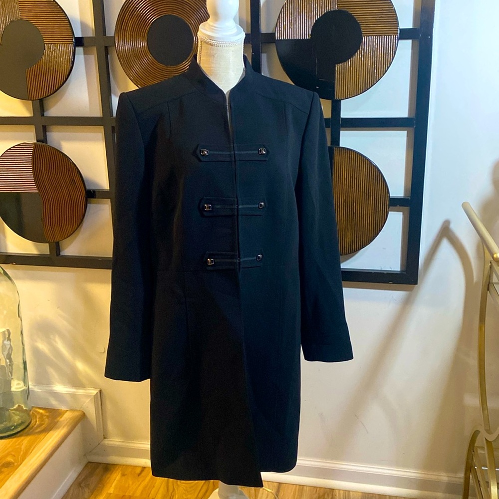 Tahari long blazer used in good condition.
